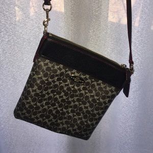 COACH SIGNATURE CROSSBODY